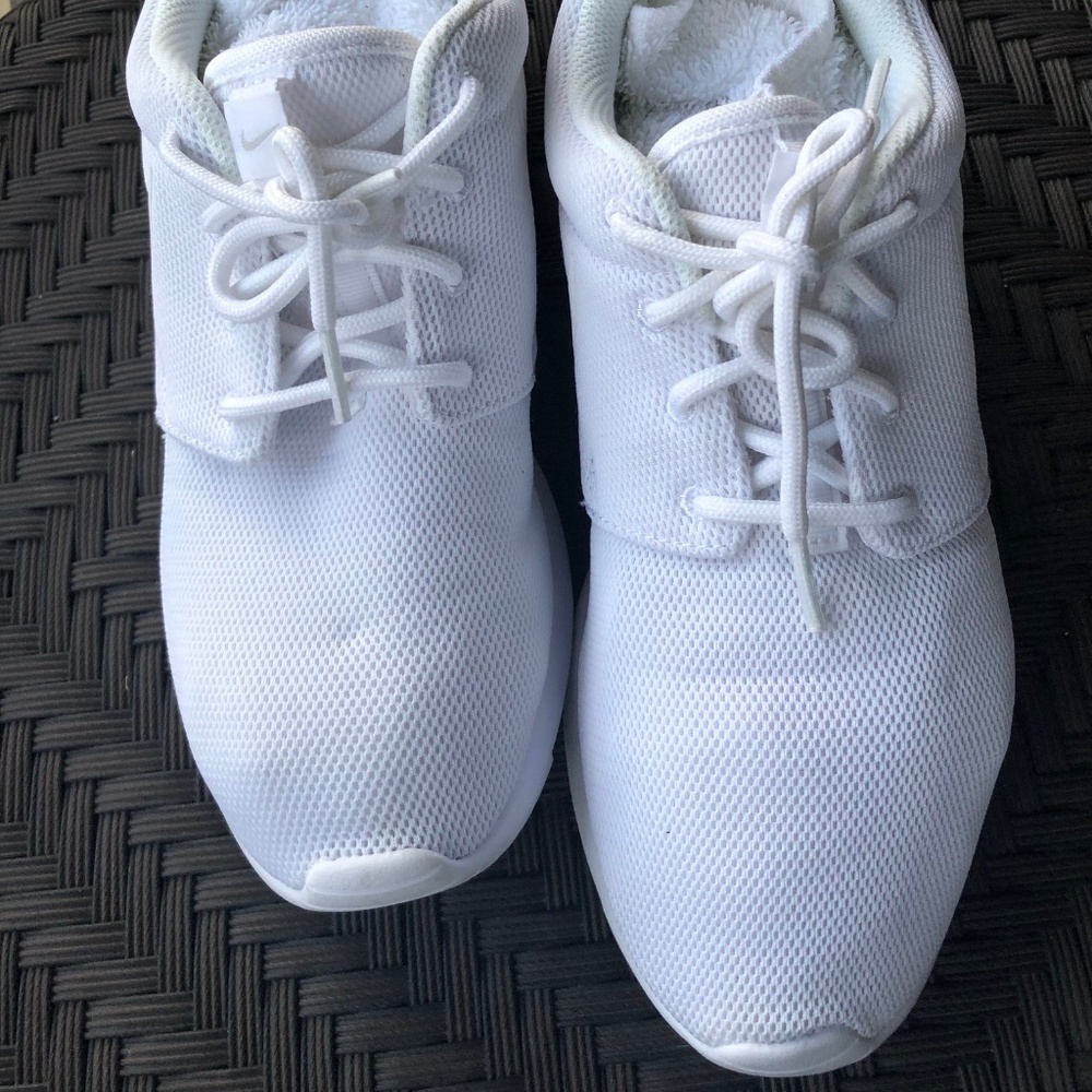 Nike Womens Roshe One Mesh Trainers White 8.5